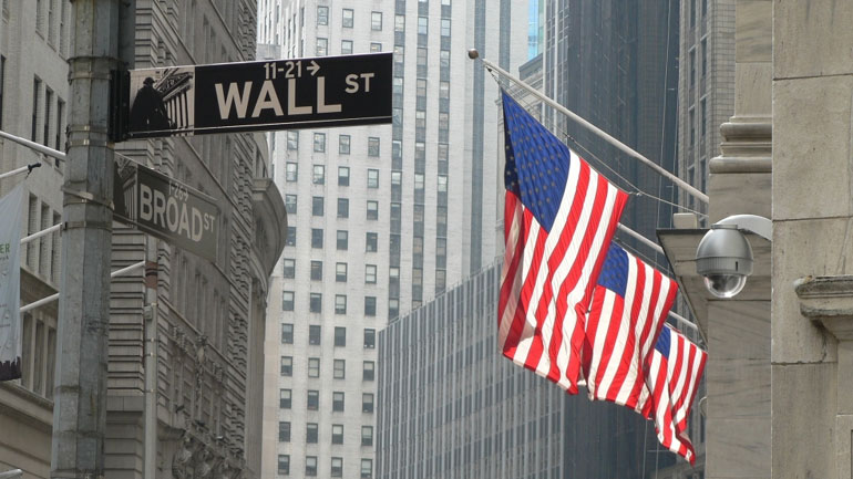 Πτώση άνω του 1% στη Wall Street